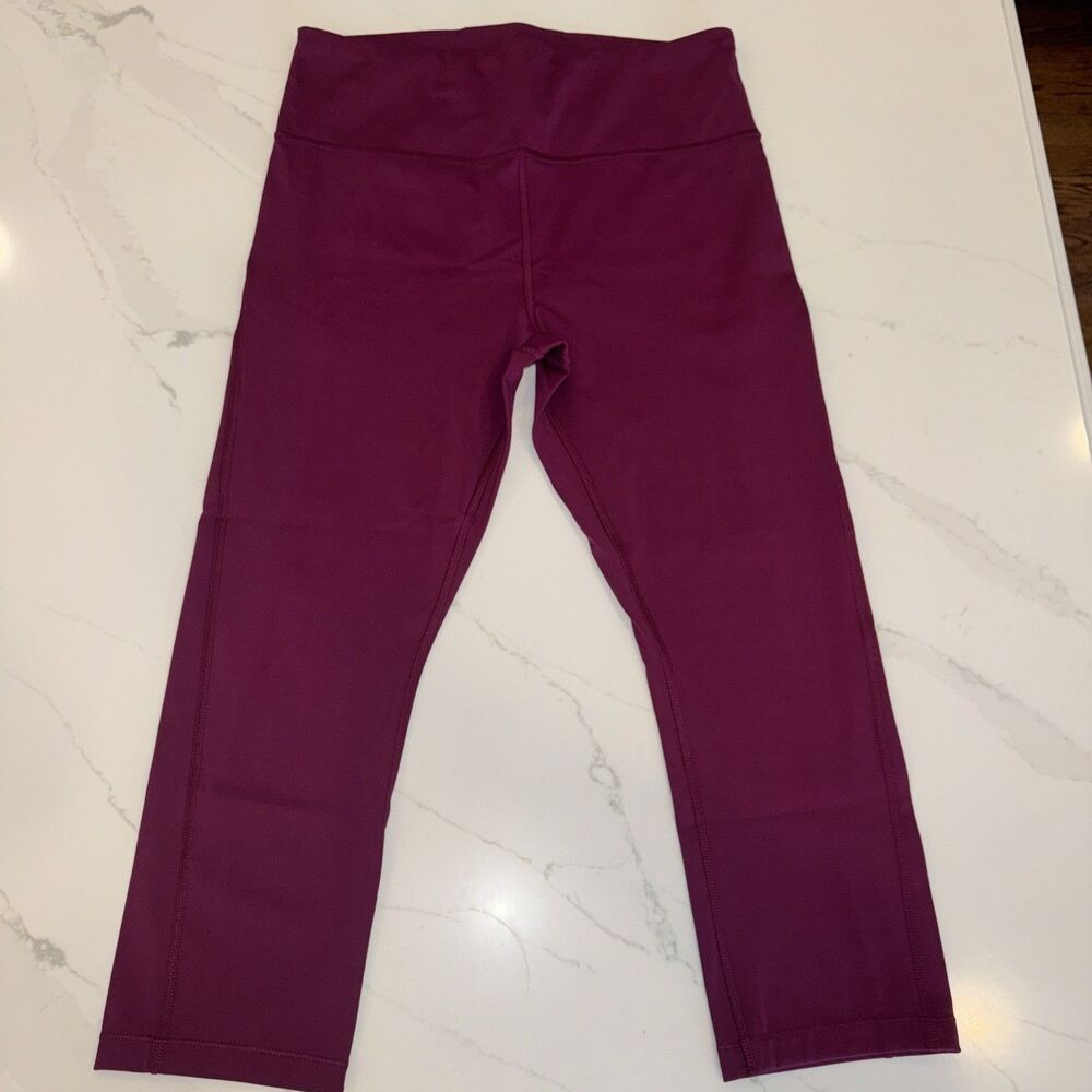Women’s Athleta Ultimate Stash Pocket Capri Size Medium